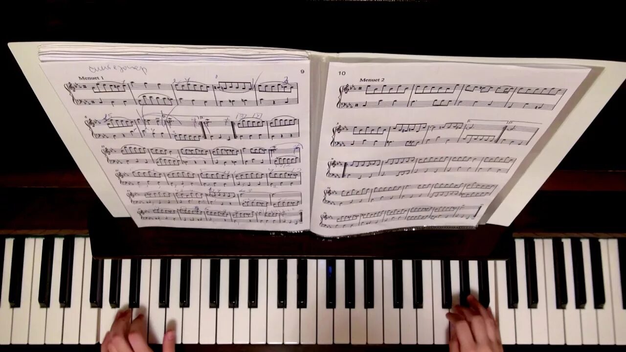 Менуэт ноты для фортепиано 3 класс. Бах менуэт мажор ноты для фортепиано. Менуэт до минор бах из французской сюиты 2. Менуэт до минор. Менуэт до минор бах из французской сюиты 2.