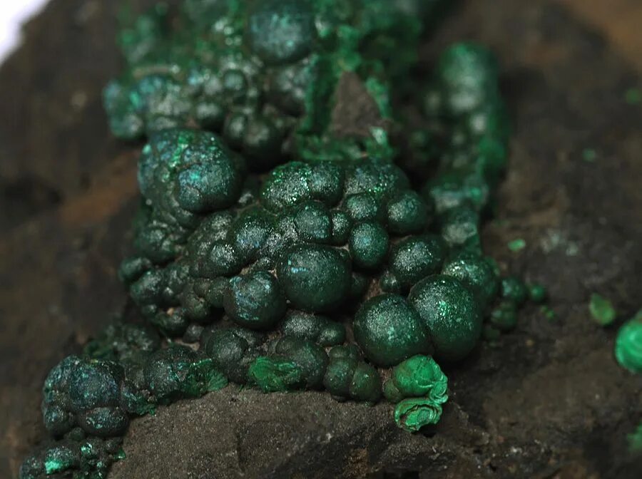 малахит в руднике. Welte малахит. шахты малахита урал. малахит камень уральский месторождение. месторождение малахита.