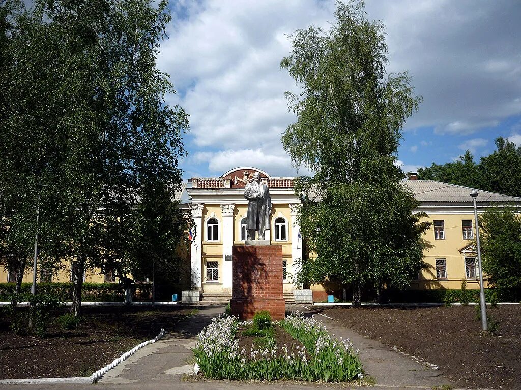 Воронеж стрелковой дивизии больница. Ворожба улица ленина. ворожба город, памятники. памятник ленину на территории первой городской клинической больницы. памятники воронеж на 45 стрелковой.