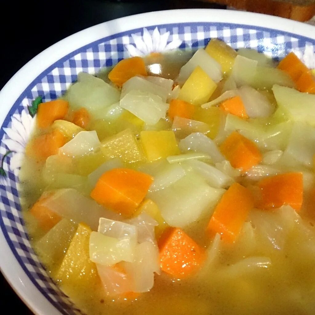 Суп капуста картошка морковь. Припущенные овощи. Овощной суп без картошки. Овощи припущенные в Молочном соусе. Овощной суп с картофелем и морковью.