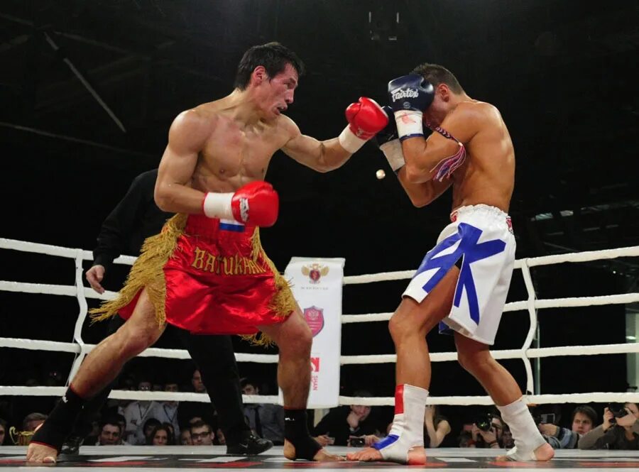 Бату хасиков боец. Бату хасиков бои. Хасиков бату сергеевич бои. Бату сергеевич хасиков кикбоксинг. Бату хасиков бой с тенью 3.