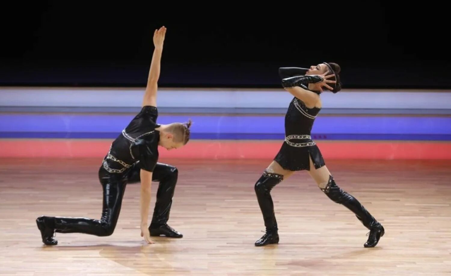 Козлова дарина акробатический рок н ролл. Акробатический рок-н-ролл. Акробатический рок-н-ролл дети. Акробатический рок-н-ролл дети. Акробатический рок-н-ролл.