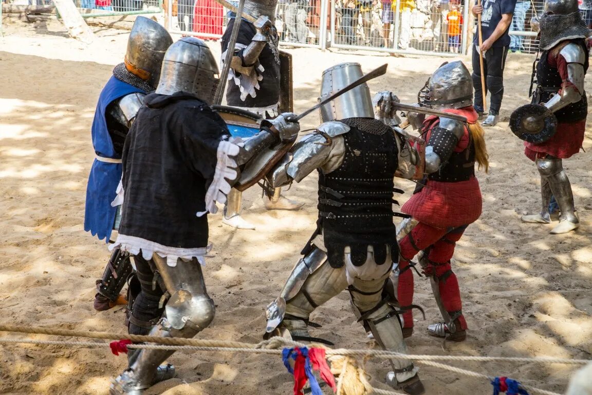 Рыцари иерусалимского королевства. Рыцари иерусалима. Рыцарь королевства иерусалим. Рыцари иерусалимского королевства. Рыцарь за иерусалим.