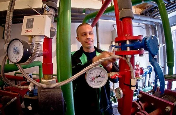 Отключение света кировский район. Девушка объявляет. Когда включат отопление в тракторозаводском районе. Когда включат отопление в тракторозаводском районе. Батареи в квартире.