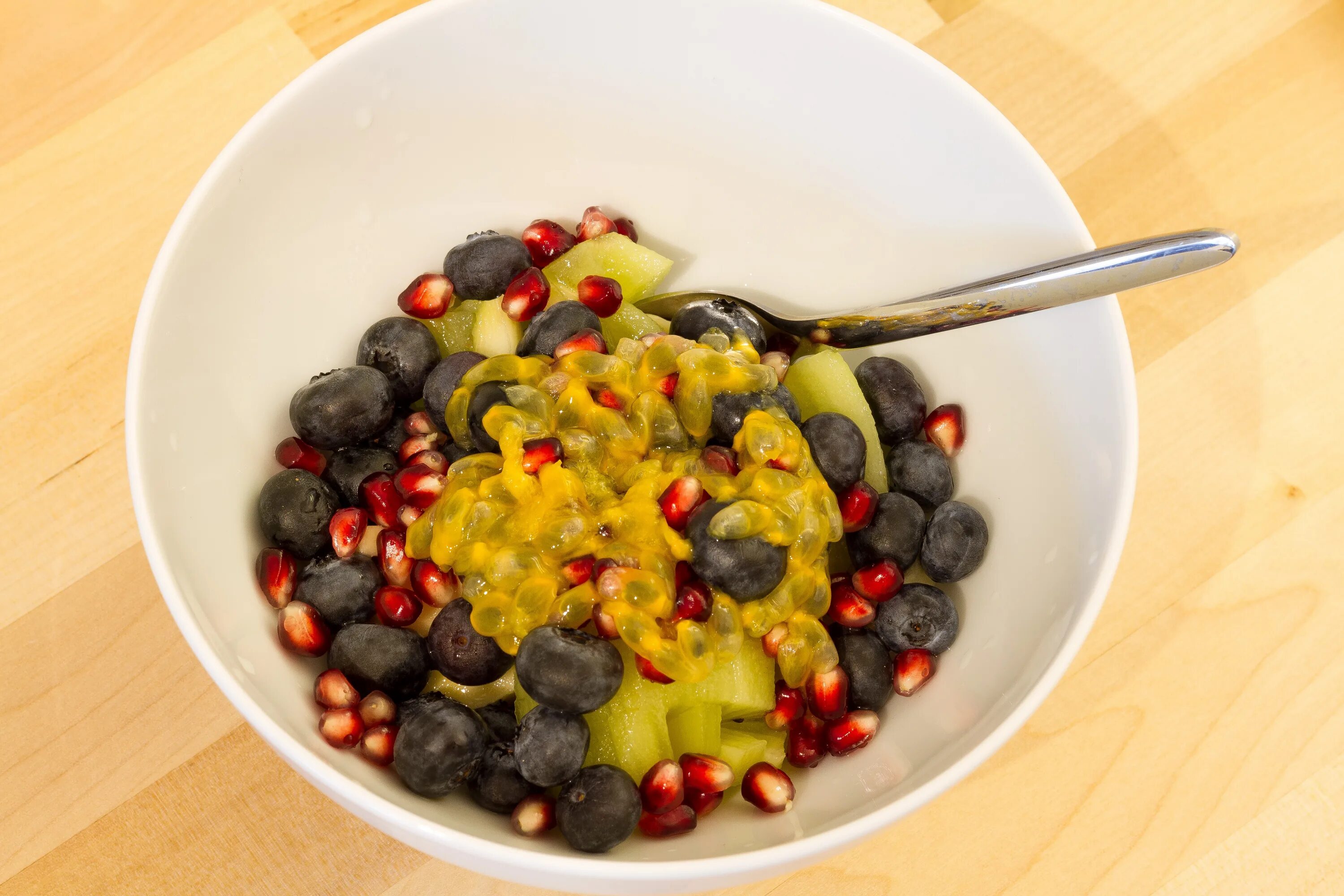 Маракуйя салат. Маракуйя салат. Пюре манго маракуйя. Маракуйя (фрукт). Соус из маракуйи для салата.