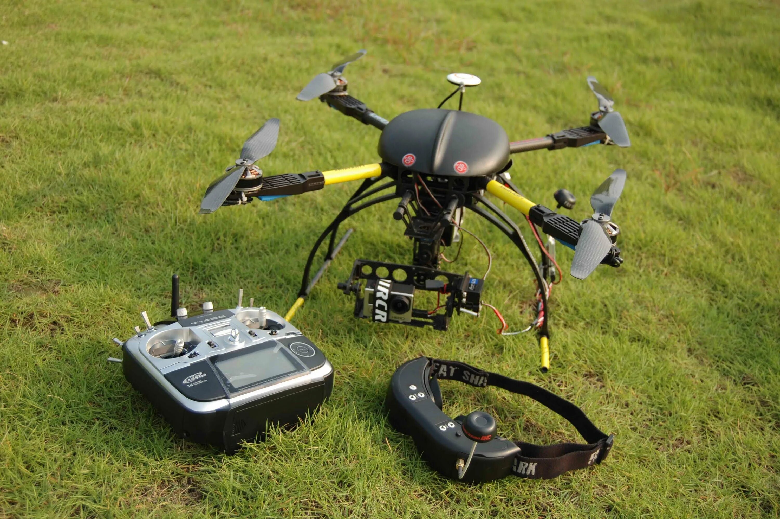 Квадрокоптер с видео семкой. Dji s900. Покажи коптеры. Квадрокоптер zlrc sg906 pro. Дрон с камерой е525pro.
