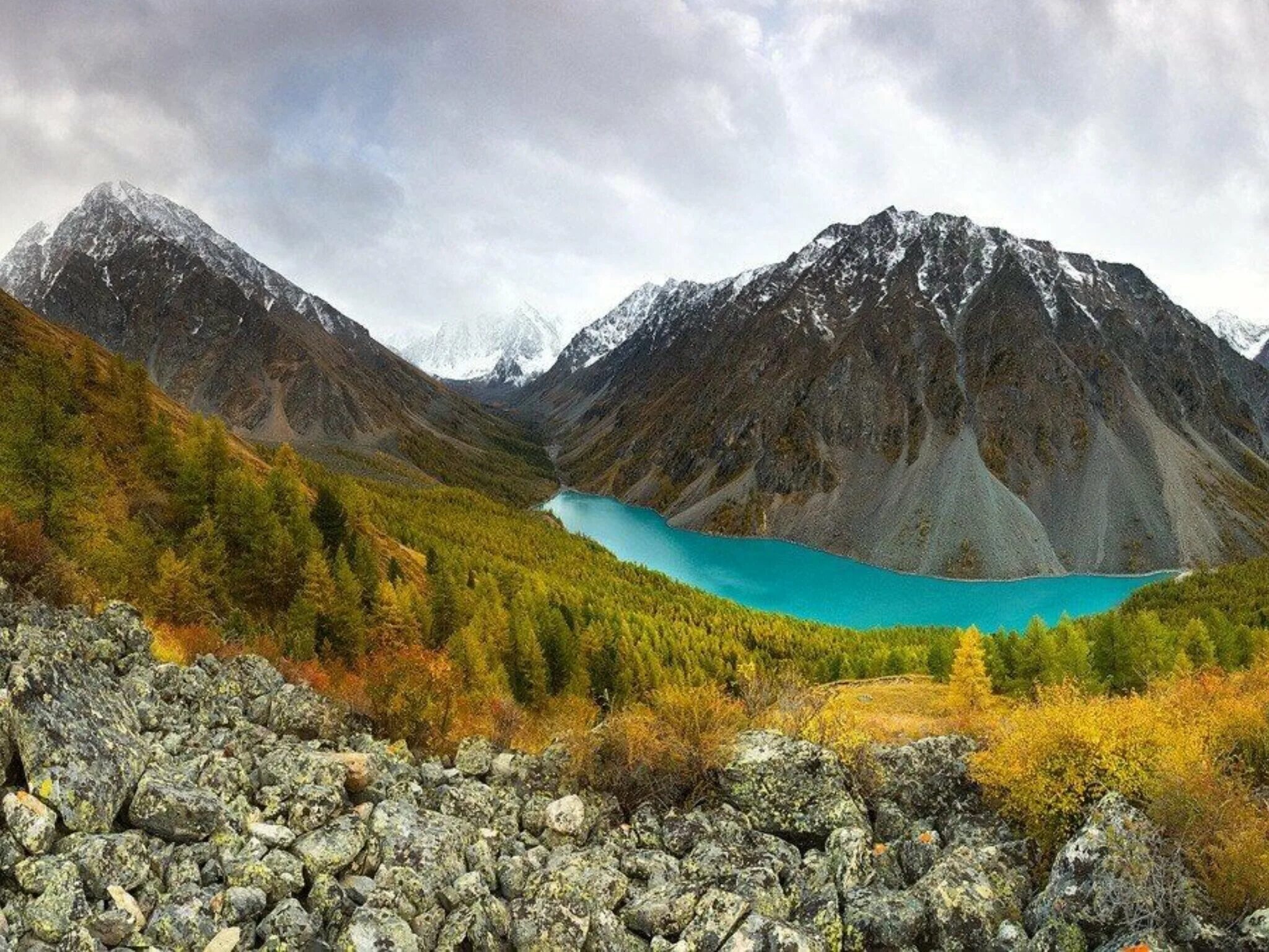 Горный алта. Республика Алтай. Горный Алтай и Республика Алтай. Горы Алтайского края. Шавлинское озеро Алтай.