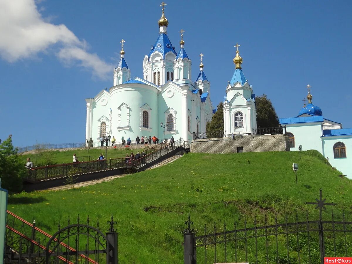 Сайт курской коренной пустыни. Коренная пустынь Курская область. Коренная пустынь монастырь. Монастырь в Курской области Коренная пустынь. Поселок Слобода Коренная пустынь монастырь.