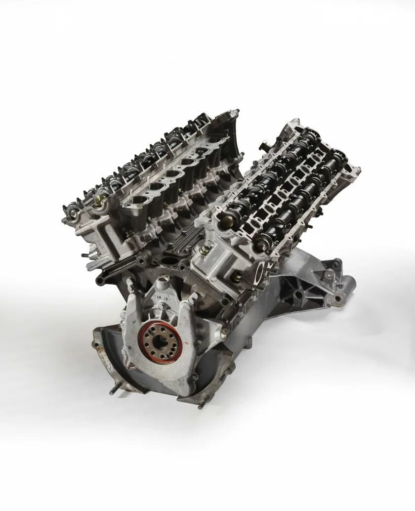 Феррари мотор v16. V12 8. Двигатель ferrari 250. V 12. Мотор v12 4.