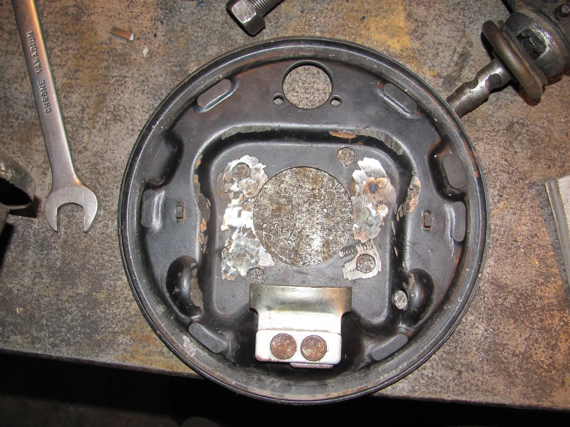 Опорный диск уаз патриот. Щитки тормозных дисков вольво 940. Опорный диск замена. Опорный диск лада приоры. Диск тормозной задний volvo 740.