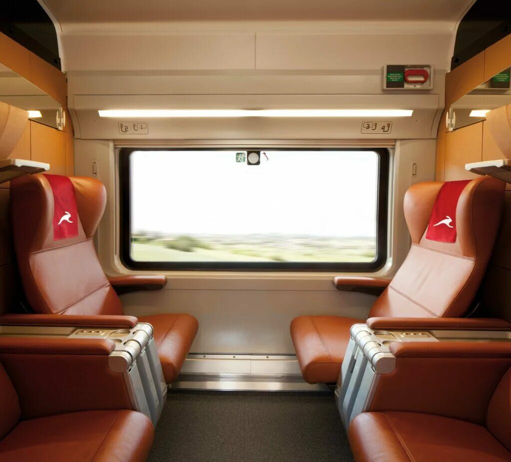 Скоростной поезд Италия Italo. Поезд внутри. Вагон поезда. Поезд изнутри.