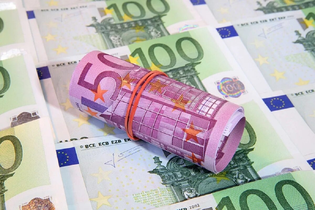 Евро. Евро картинки. 45 Евро. Картинка евро в цветах.