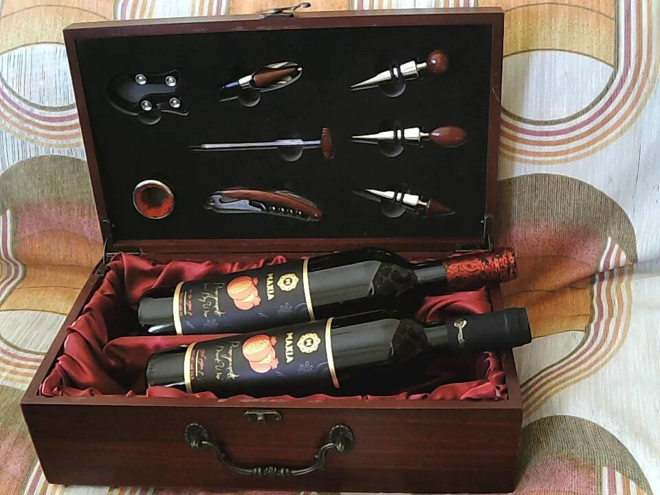 что подарить любителю вина. принадлежности для вина. набор винных аксессуаров. чехол охлаждающий для вина cool coat. что подарить любителю вина.