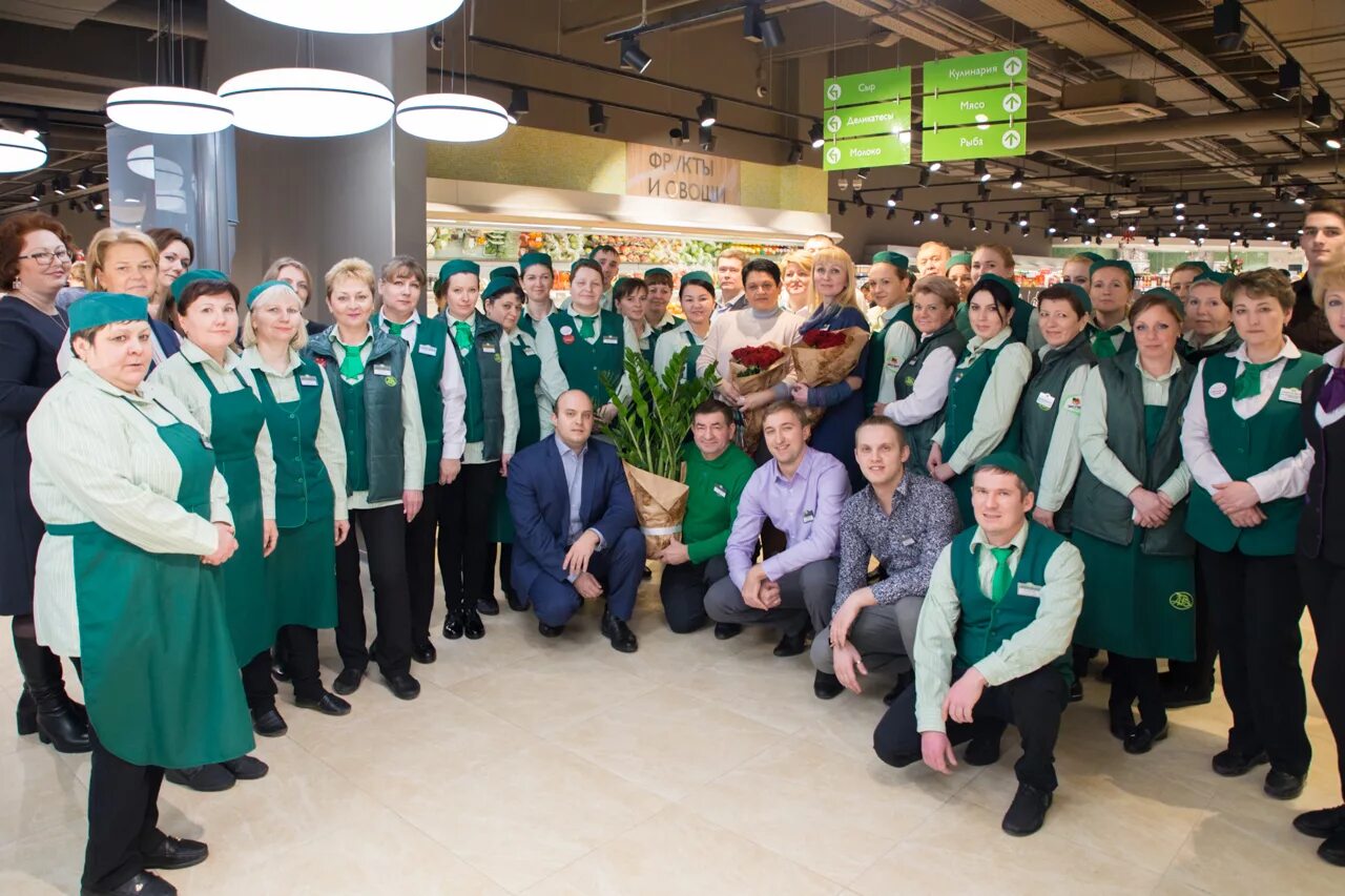 Азбука вкуса продавец. Азбука вкуса вакансии. Азбука вкуса листовки. Кассирша в азбуке вкуса. Азбука вкуса персонал.