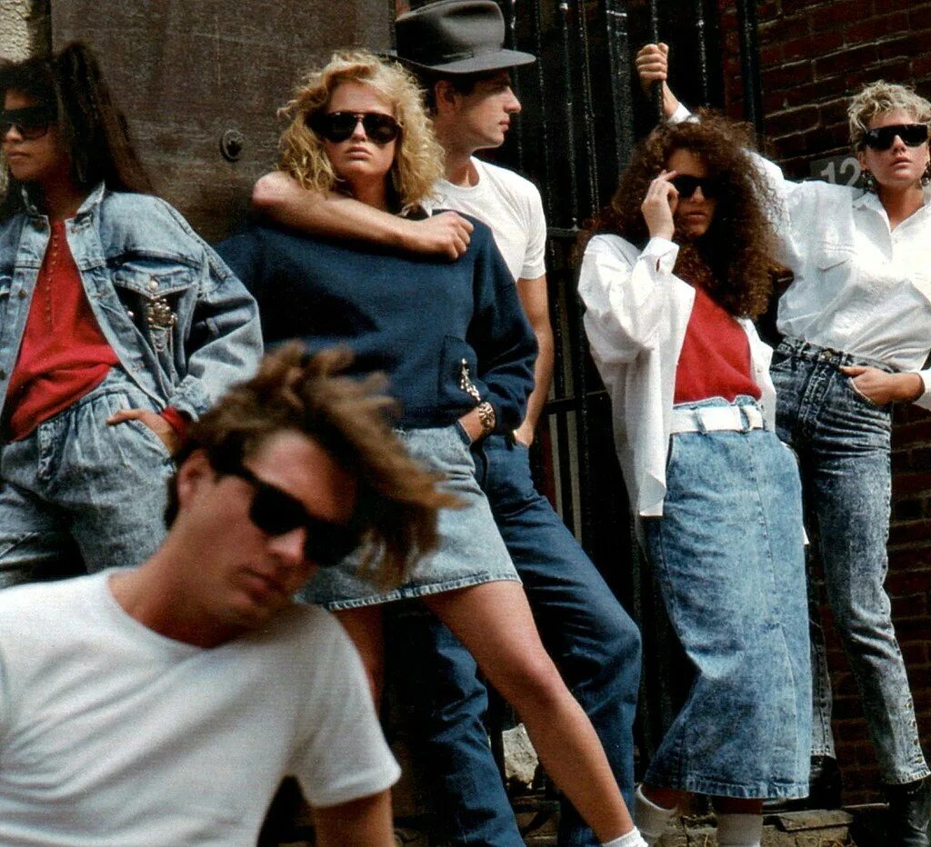 90е америка стиль. Мода 90 америка. Стиль рейв 90-е. Наряды 90-х. 90-е мода мужская америка.