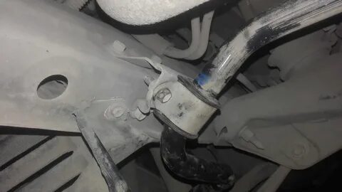 Замена втулок стабилизаторов тойота авенсис
