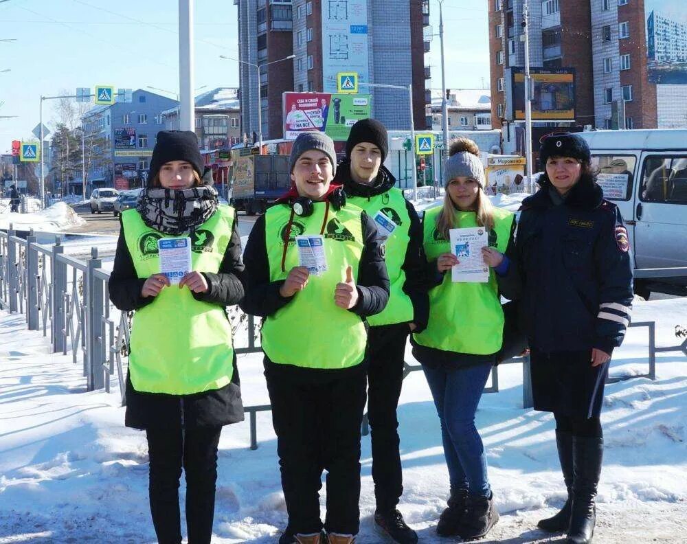 Пропагандистские акции это. Инспектор гибдд и пешеход. Акция грамотные. Акция грамотные. Пропагандистские акции это.