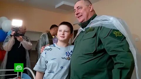 Мальчик спас девочку