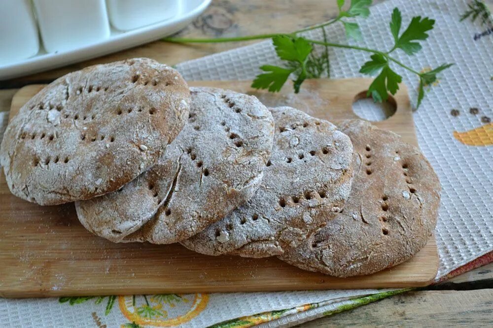 Ржаная лепешка. Ржаные лепешки в духовке. Ржаные лепешки из ржаной муки. Ячменные лепешки. Пошаговый рецепт хлеба на сковороде