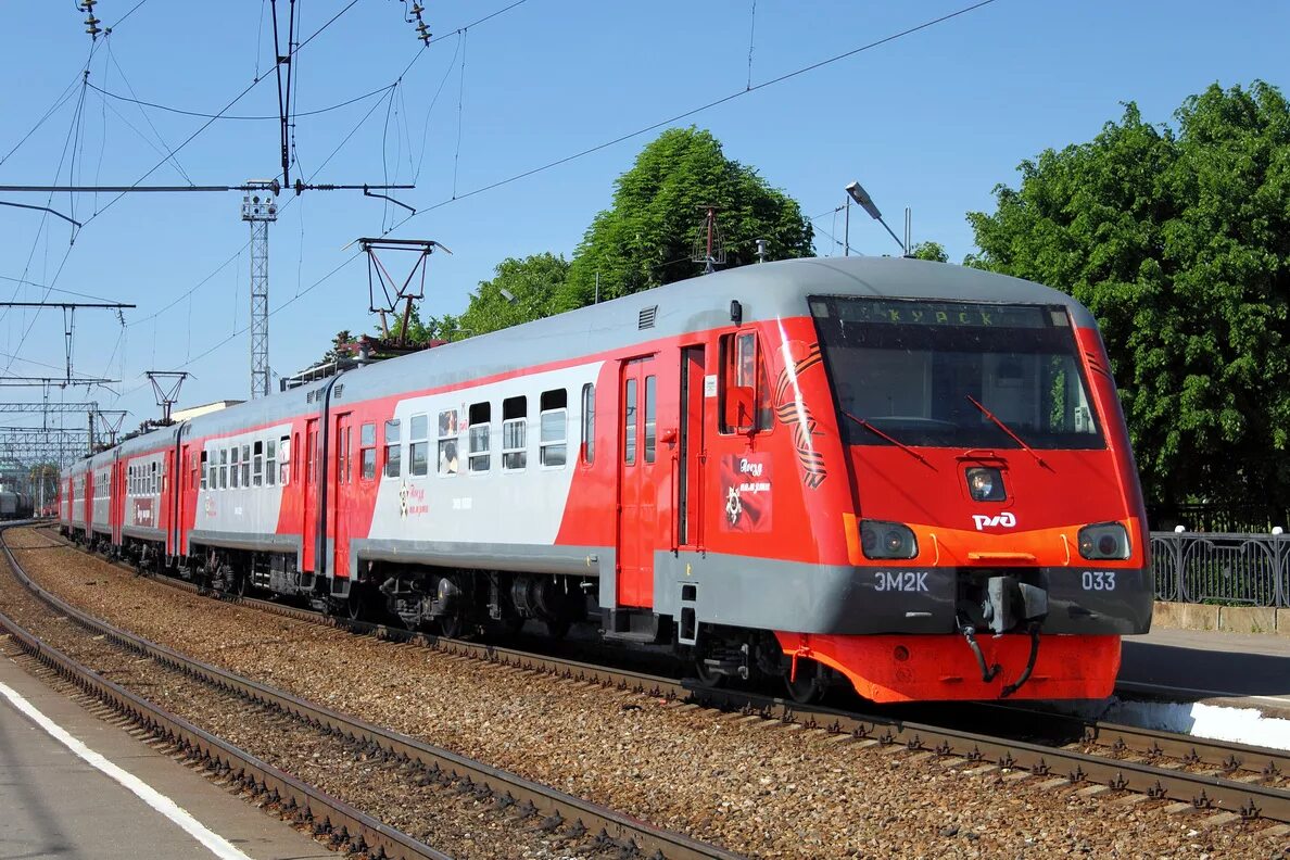 20 августа поезд. Эм2к 033. эм2-009. эм2. эм2 электропоезд.
