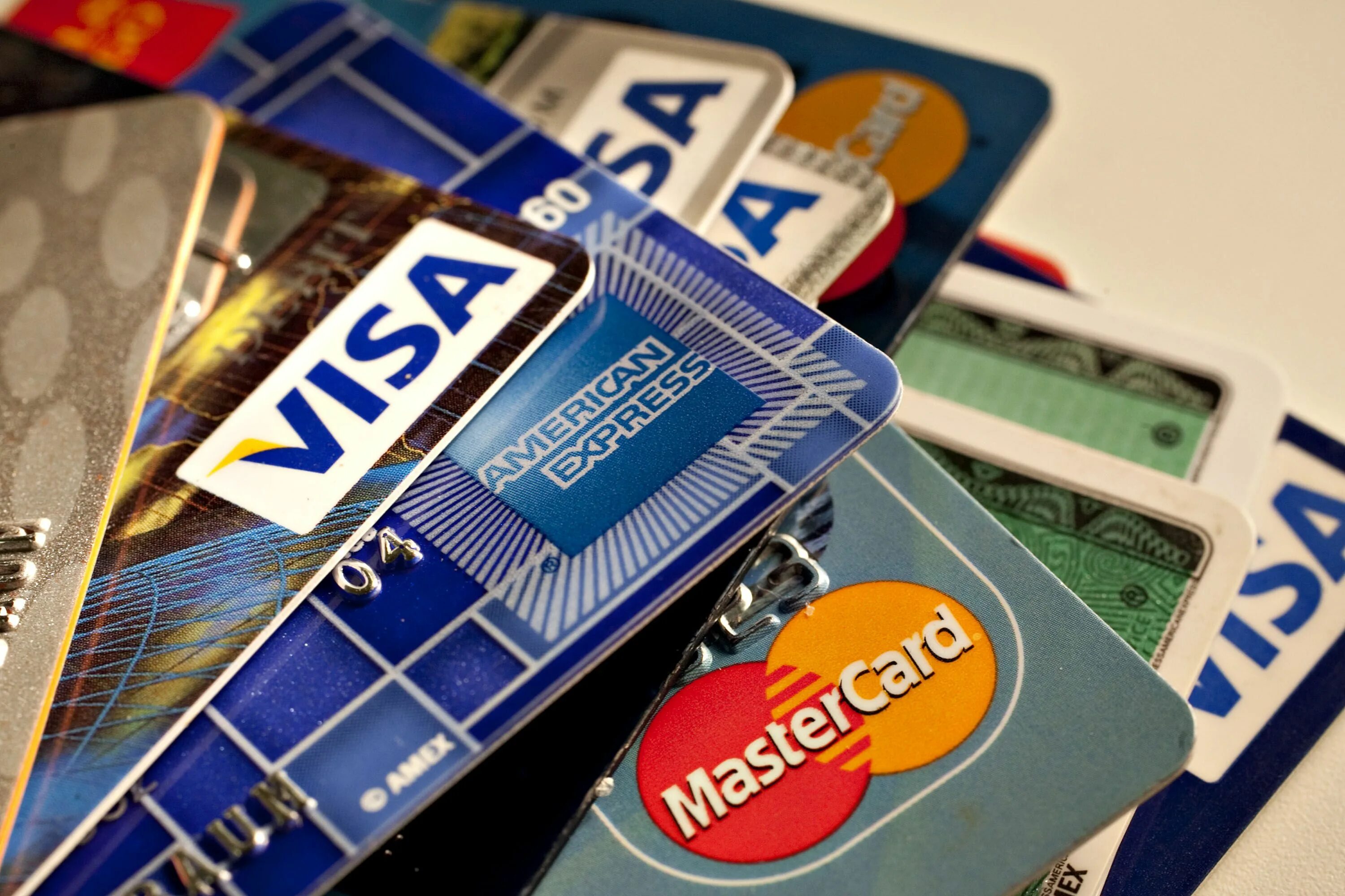 Кредитные карты банков fast card. Кредитная карта. Банковская карточка. Пластиковые карточки. Пластиковые карты банковские.