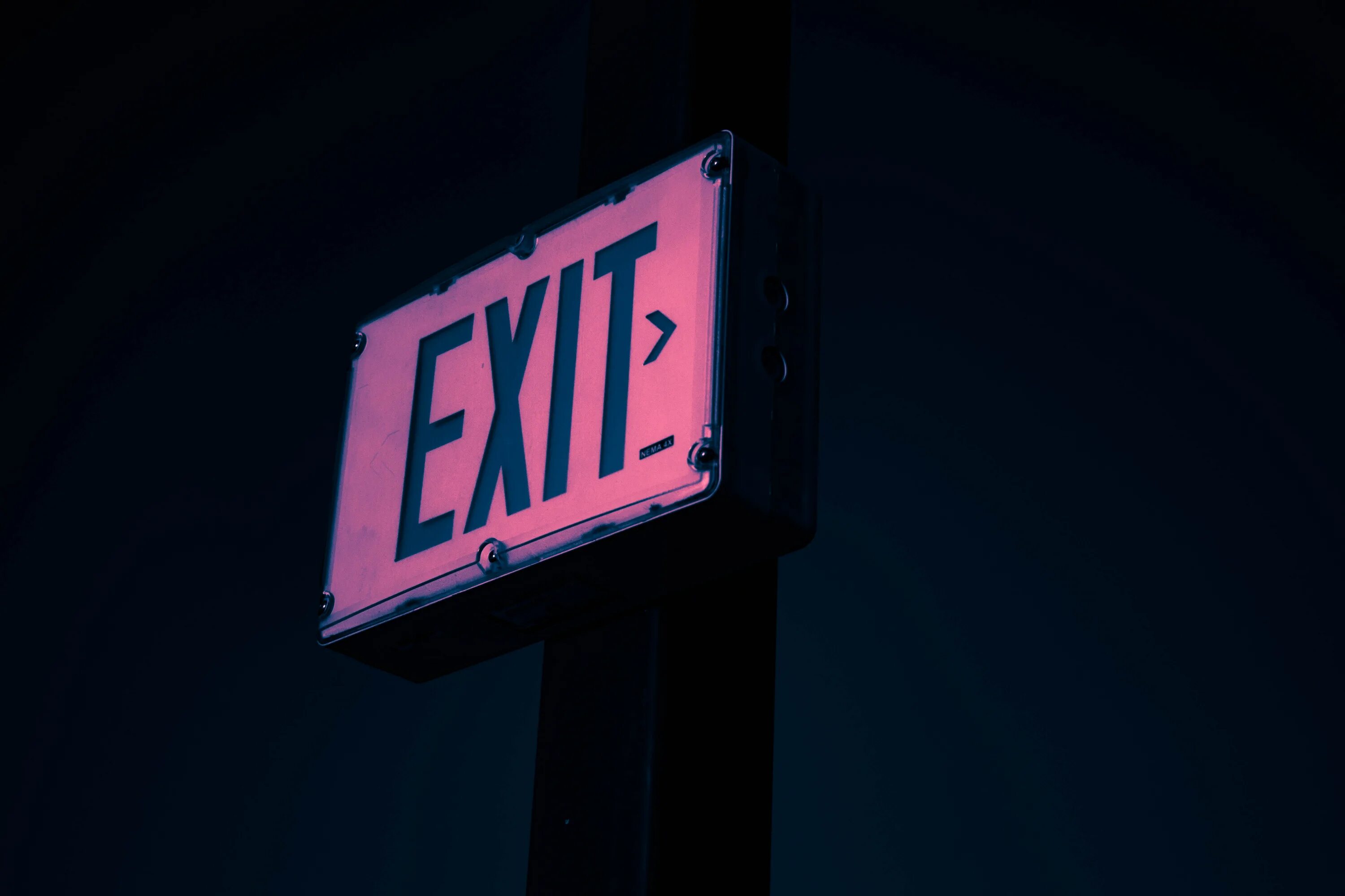 Exit обои. Неоновая надпись exit. Выход. Табличка exit.