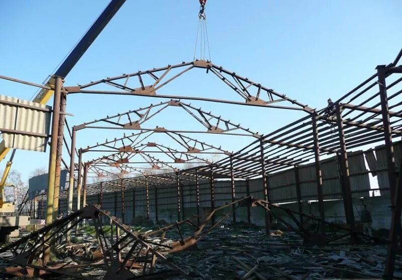 Демонтаж металлу. Старые металлоконструкции. демонтаж металлокаркаса. разбор металлических конструкций. демонтаж старых металлоконструкций.