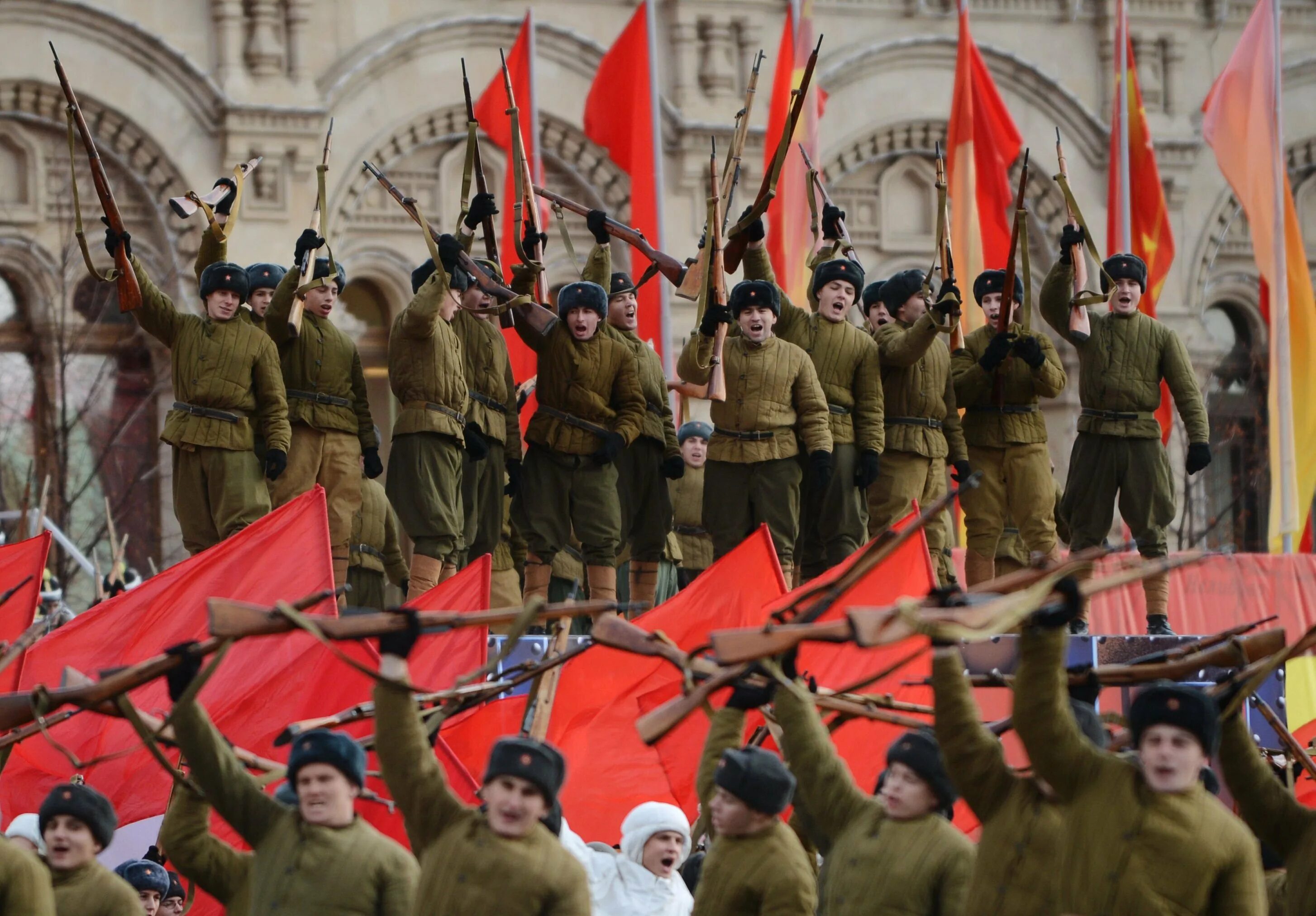 Красная армия. Советские солдаты на параде. Красноармейцы парад. Парад красной армии. Парад на красной площади 7 ноября картина