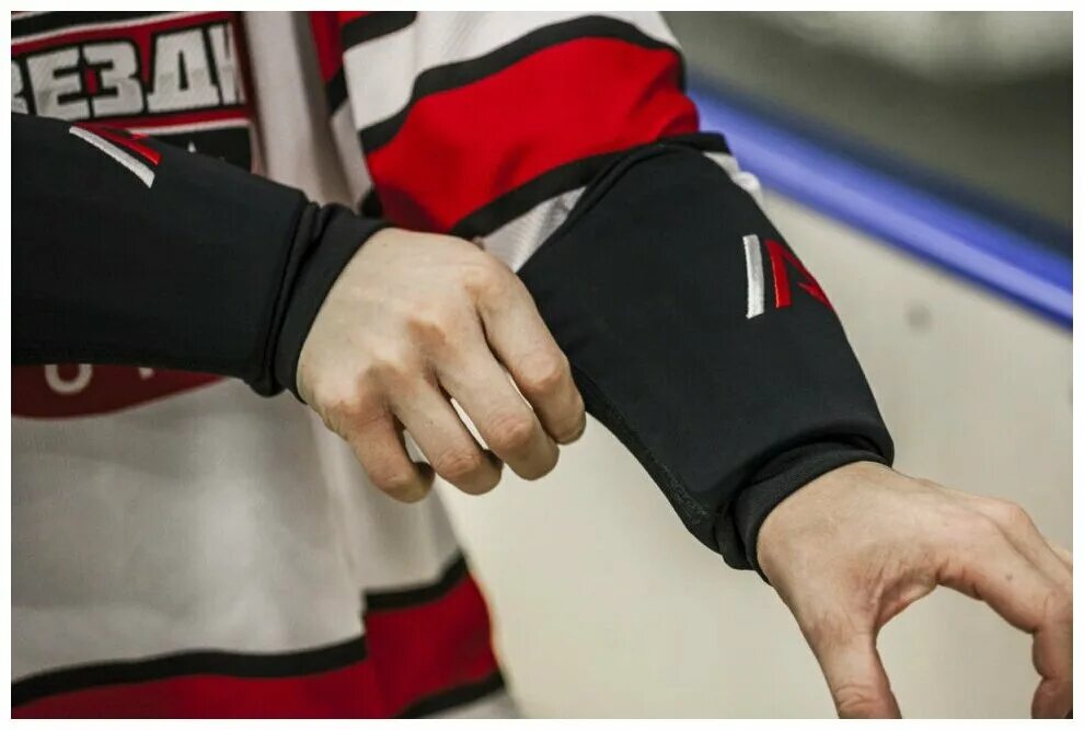 овечкин канада. хоккейная рука. защита хоккеиста. руки хоккеистов. овечкин форма хоккейная.