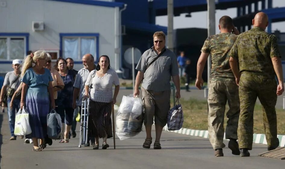 Проси политическое убежище. Институт политического убежища в Российской Федерации. Политический беженец. Убежище для беженцев в России. Территориальное убежище.