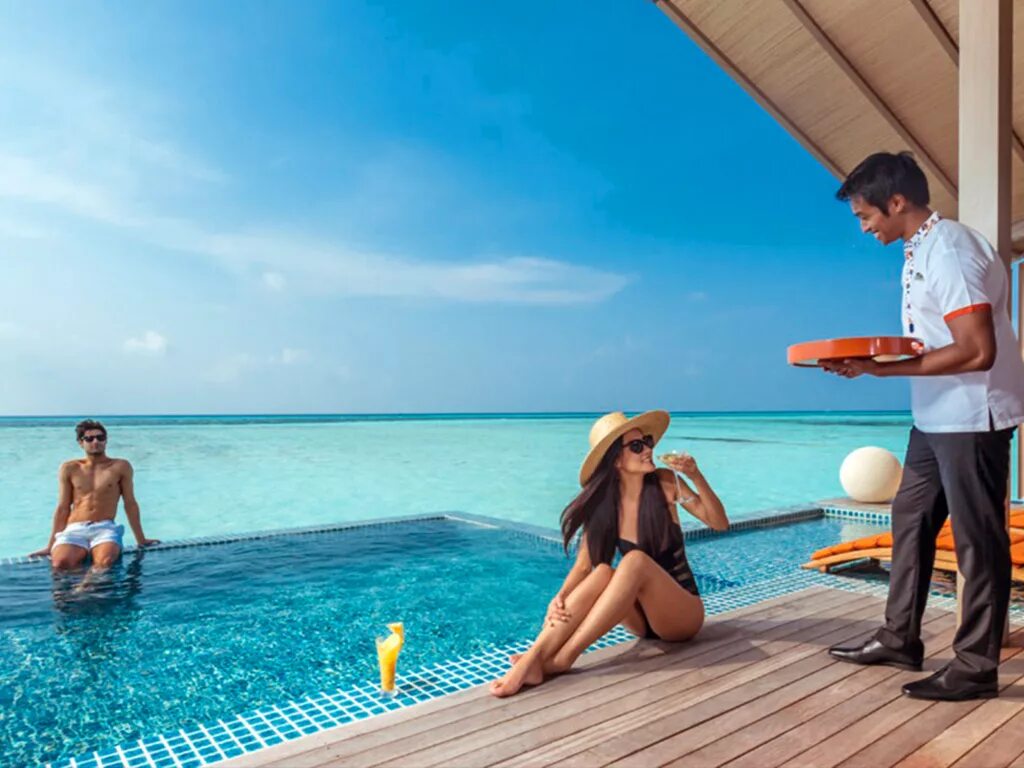 Ближайший отдых. Club med finolhu villas. мальдивы люди. красивый отель и люди. шикарное место для отдыха с семьей.
