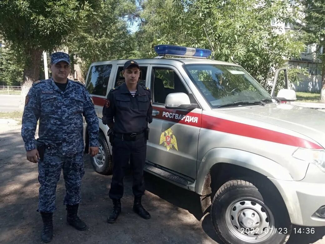 Росгвардия приехала через час. Вневедомственная охрана ульяновск. росгвардия полицейский. полиция росгвардия машины. форма росгвардии вневедомственной охраны.