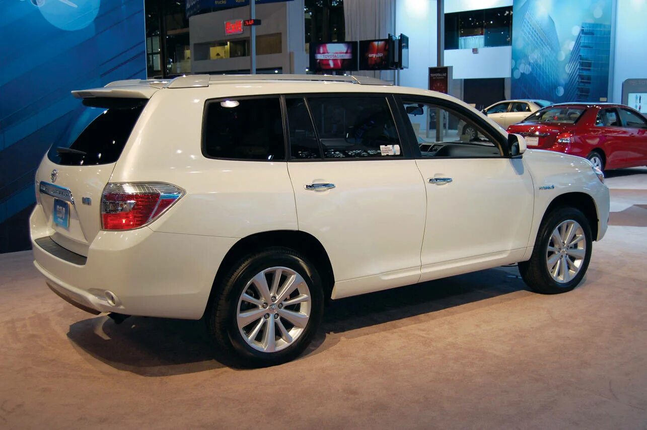 Хайлендер гибрид купить. Toyota Highlander 2008. Toyota Highlander Hybrid 2008. Тойота хайлендер 2008 гибрид. Тойота хайлендер гибрид 2014.