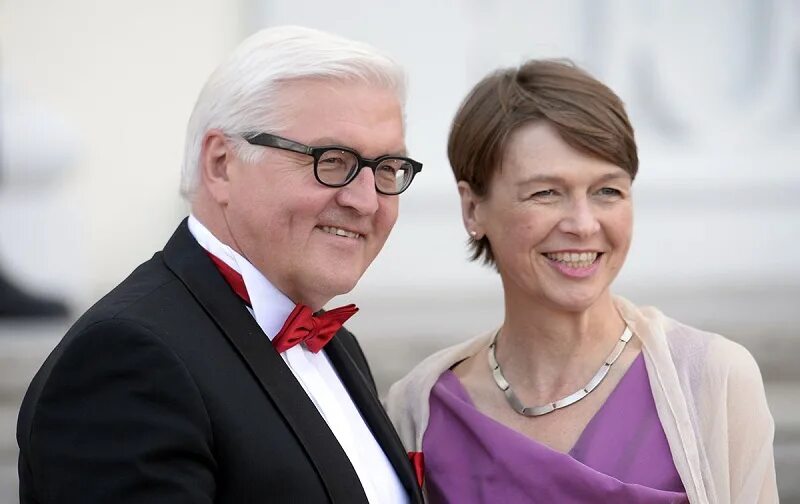 Эльке бюденбендер. Эльке бюденбендер и дочь. Франк-вальтер штайнмайер и его жена. Франк-вальтер штайнмайер семья. Эльке бюденбендер.