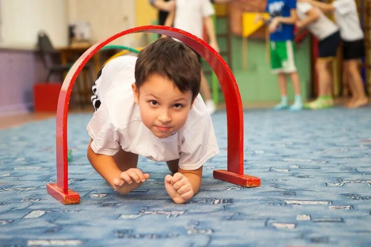 Прием игровые упражнения. Игровая гимнастика для детей. Ребенок 1-3 лет двигательная деятельность. Двигательной активности и координации движений. Двигательная активность дома для детей 2-3 лет.