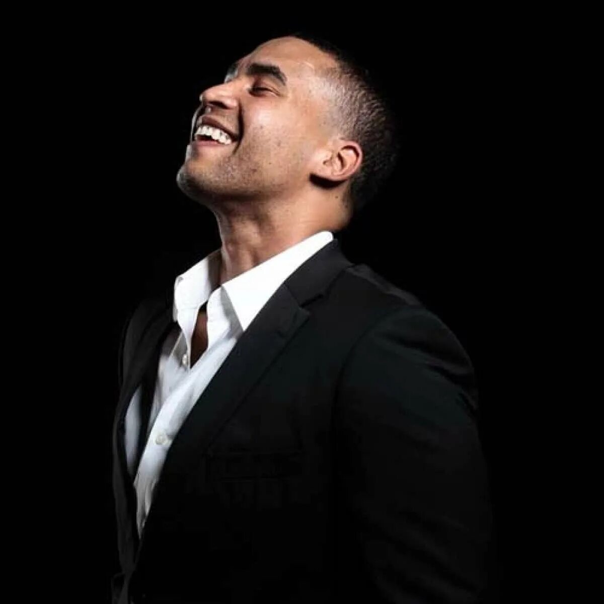 Don omar руки вверх. Дон омар. Омар нео. Амар музыка. Дон омар.