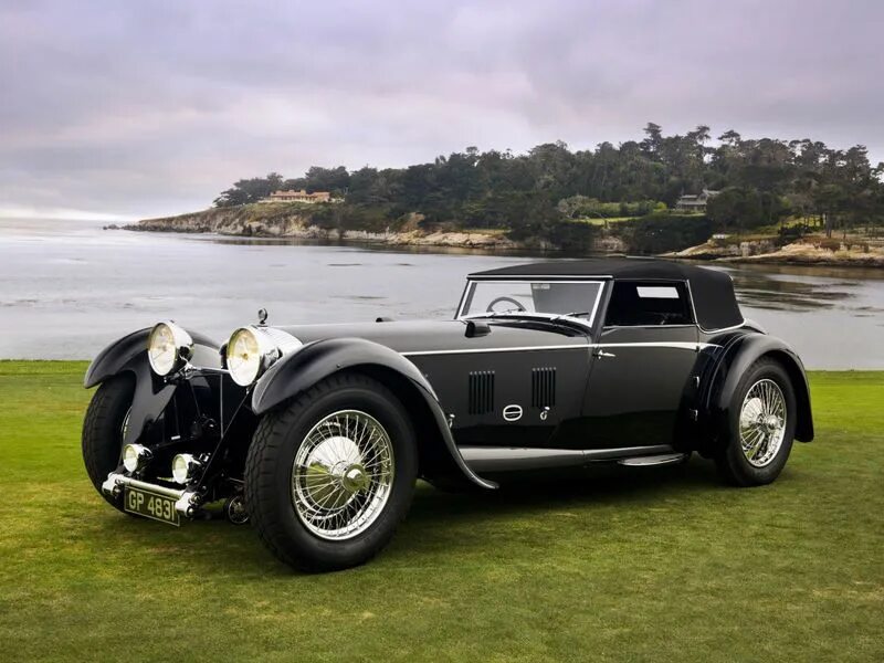 Дорогой старый автомобиль. Бугатти Вейрон ретро. Bugatti 1930s. Ретро авто. Редкие автомобили.