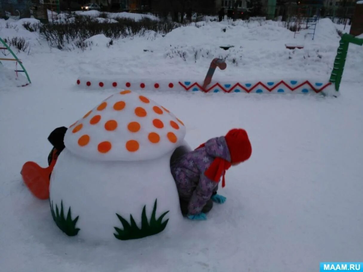 Оформление зимнего участка по сказкам