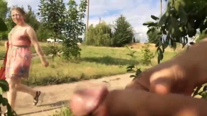 Дрочит В Лесу На Прохожих