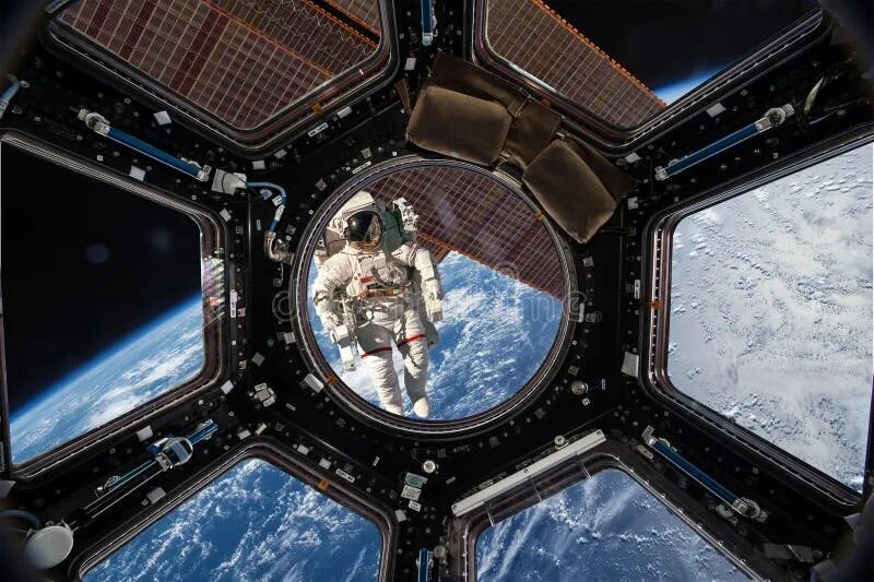 Space tourism topic. Путешествие в космос. Space tourist. Space tourist. Космический туризм.