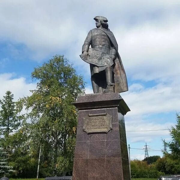 В н татищев создатель какого памятника культуры. Памятник Василию Татищеву в Перми. Татищев основатель Перми памятник.