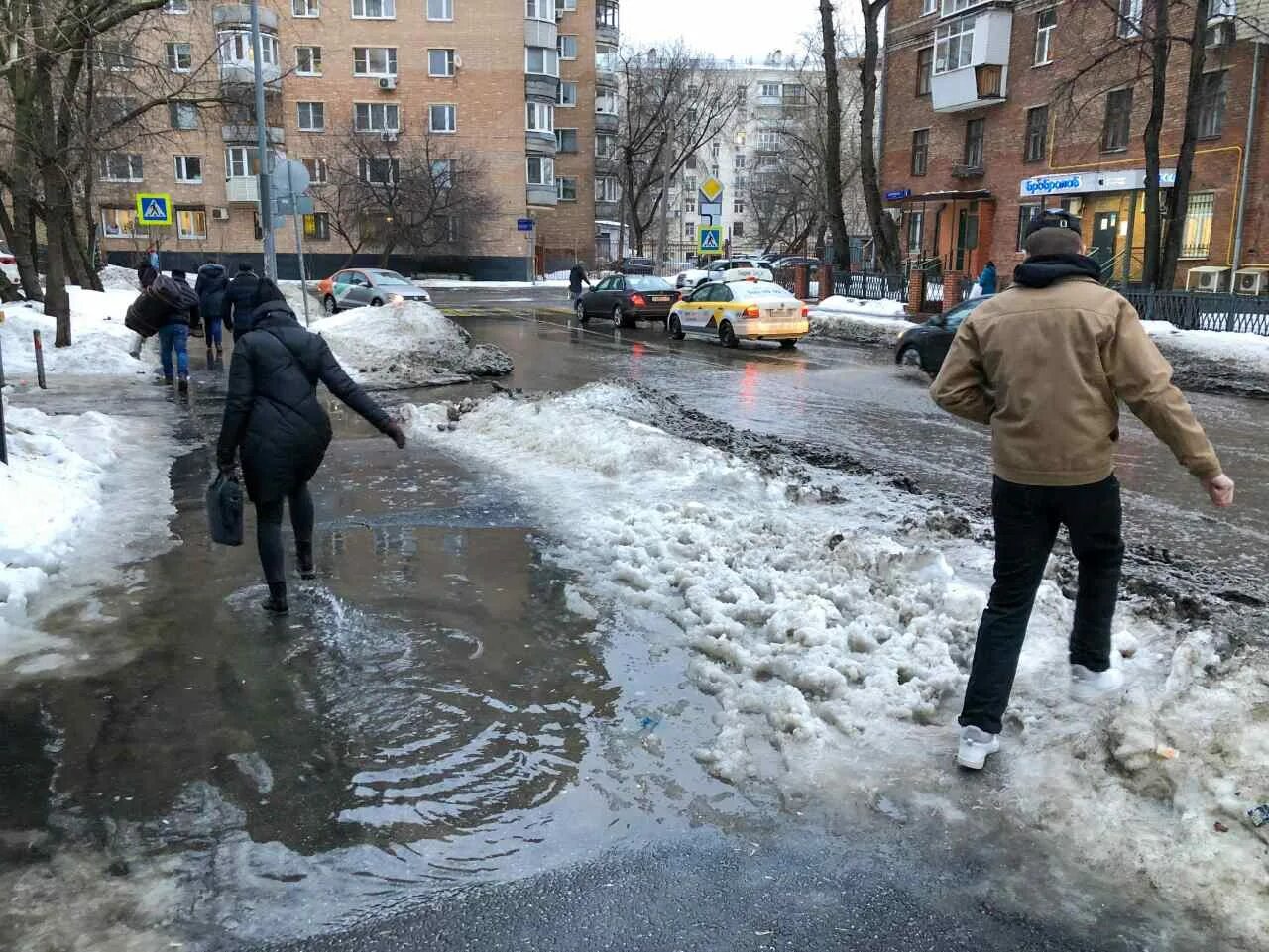 Слякоть в Москве. Тает снег в Москве. Слякоть на улице. Оттепель 12