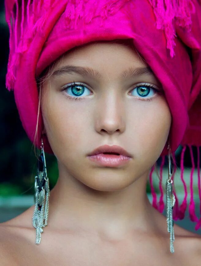 Необычный цвет глаз. Необычный цвет глаз. Сестры меган и морган. Синдром александрии. Самая редкая девочка в мире.