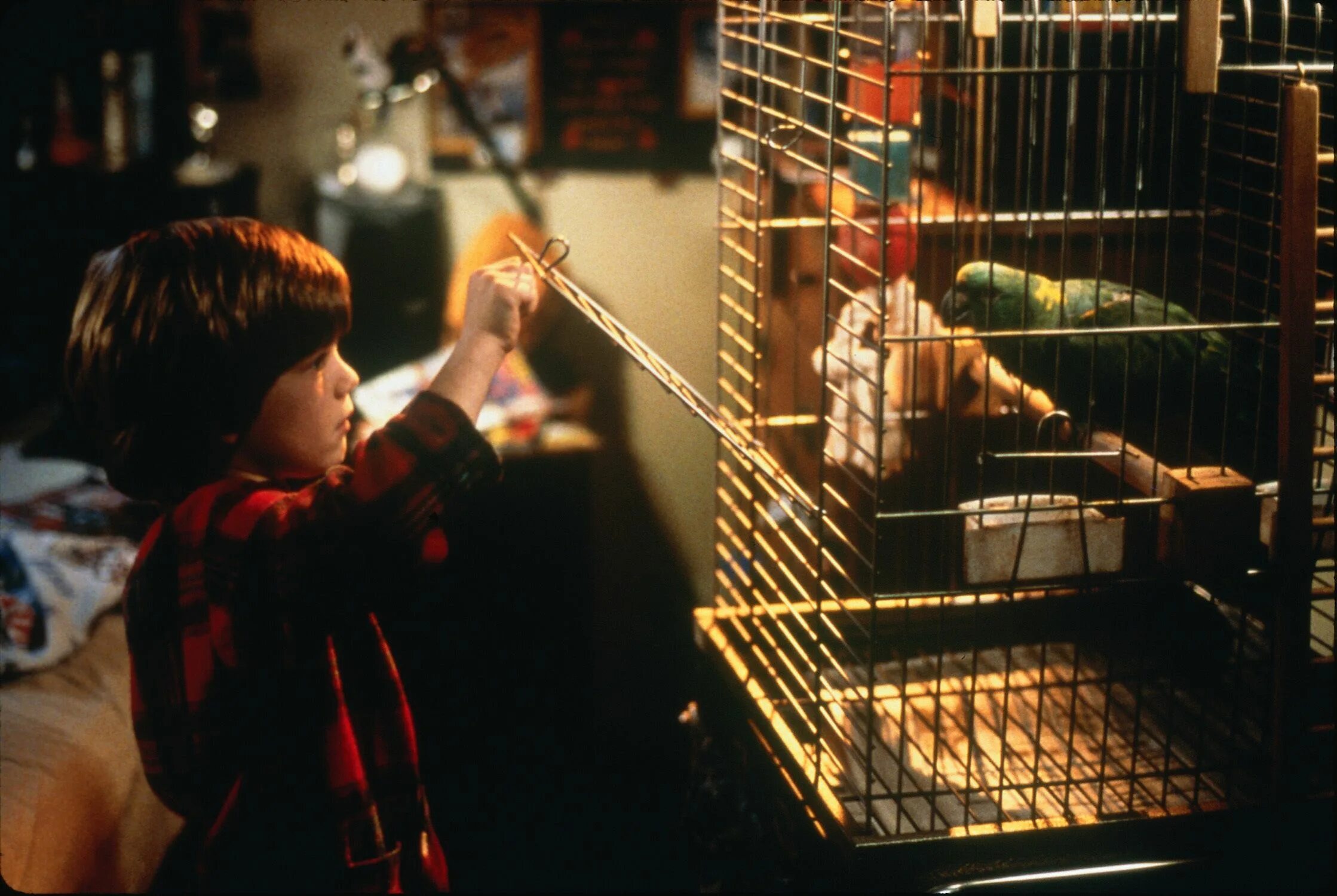 Одни дома вика. Алекс д линц один дома 3. home alone 3 1997. кады тз фтдбма одтг домы 3. мэриэн селдес один дома 3.