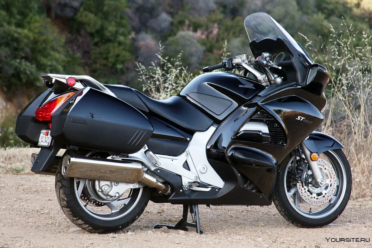 Honda st1300 pan european. Ямаха fgr1300. Мотоцикл бмв 1200 rt. Honda gold wing 2010. Мотоциклы турист бу.
