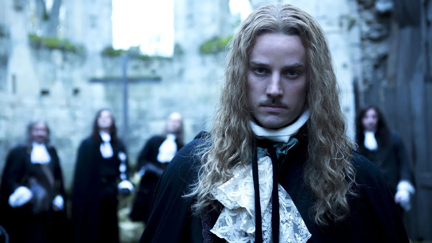 Филипп орлеанский версаль. Iren versailles. Версаль сериал генриетта. Король солнца людовик сериал версаль. Версаль сериал генриетта.