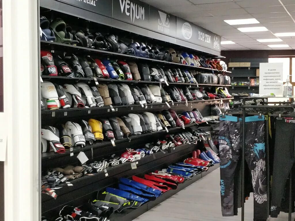 Спортивные магазины владивосток. ММА поинт Владивосток. ММА магазин. Nike Владивосток магазин.