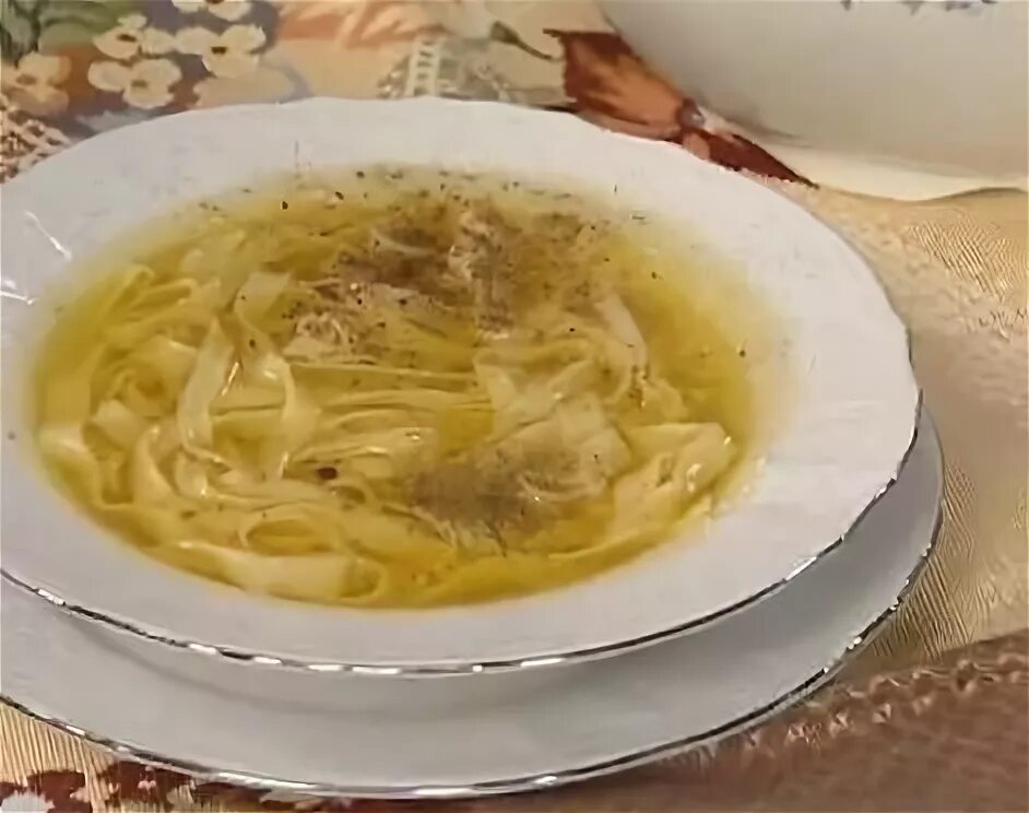 Куриная лапша ккал. Лапша на курином бульоне калорийность. куриный суп с домашней лапшой калорийность. бульон с лапшой калорийность. суп куриный с лапшой калорийность.