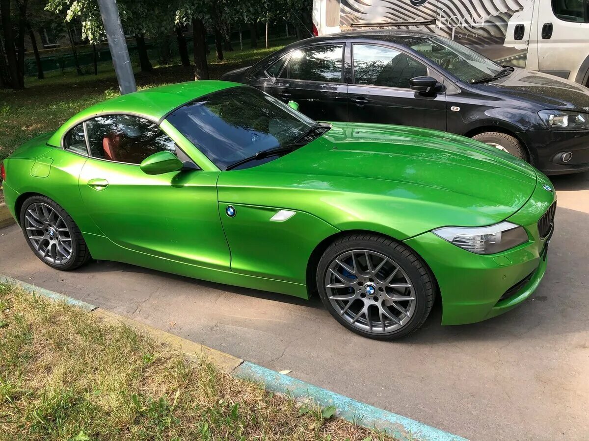 BMW z4 Green. БМВ z4 зеленая. Green BMW z4 car. BMW z4 салатовая.
