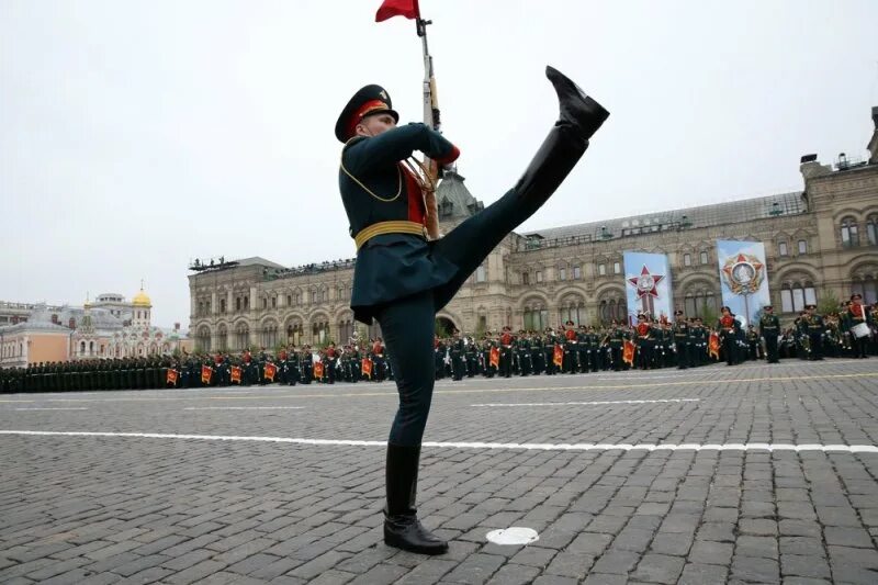 Предложение на параде. Почетный караул на параде. Почетный караул на параде Победы. Рота почётного караула в Москве. 23 Февраля парад.